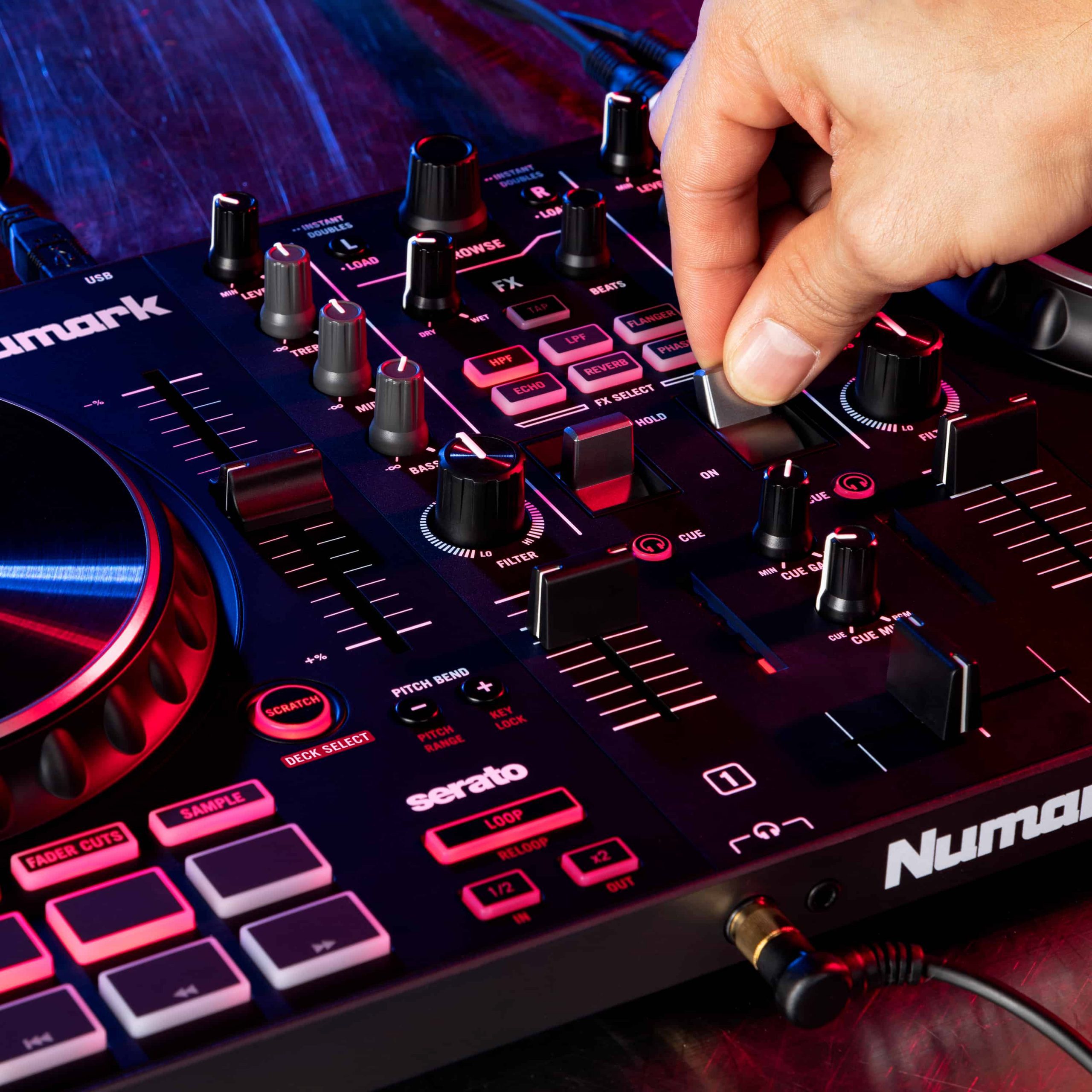 bàn DJ hiệu ứng Numark Platinum Fx