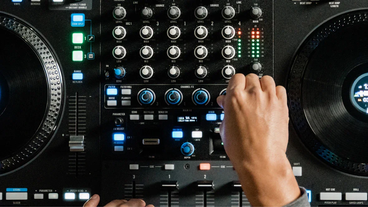 Rane four ban dj 4 kenh cong nghe cao (4)