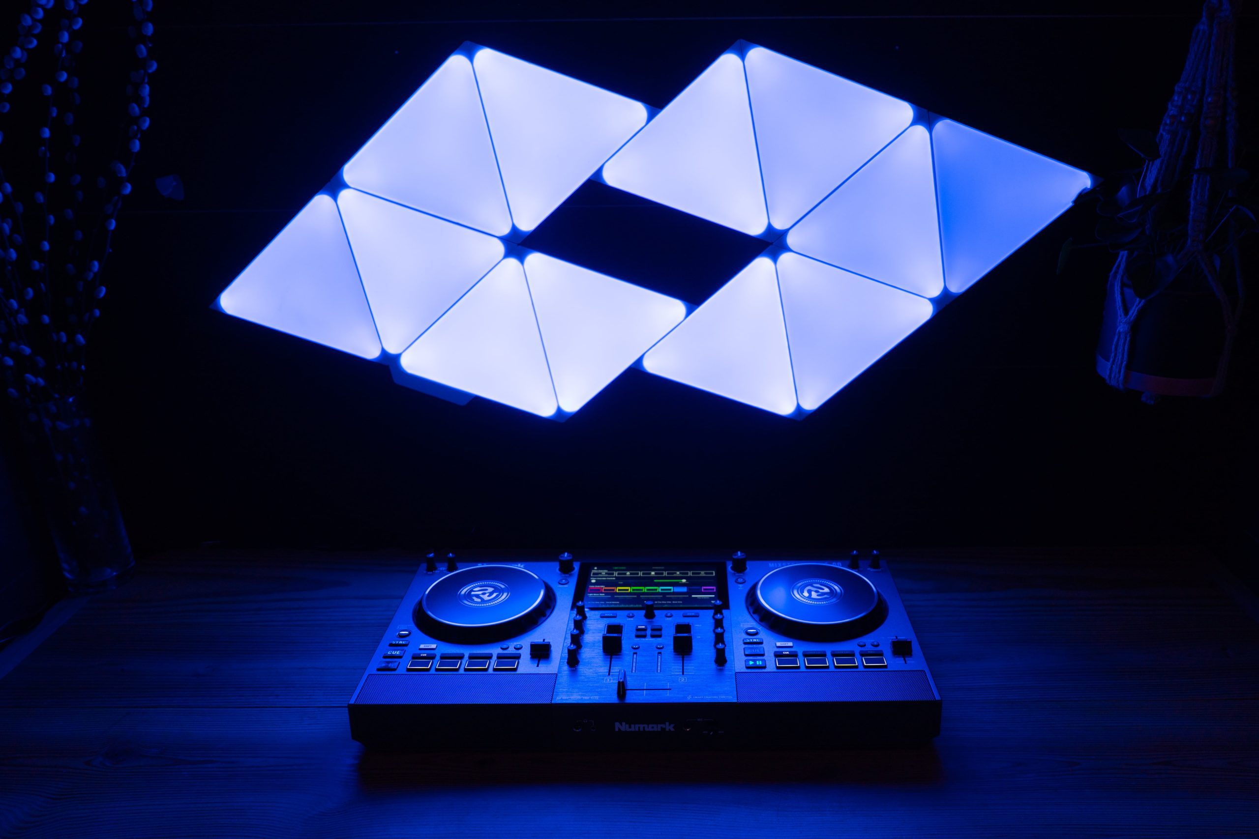 Mixstream-Pro-Go-Bàn DJ tích hợp đèn
