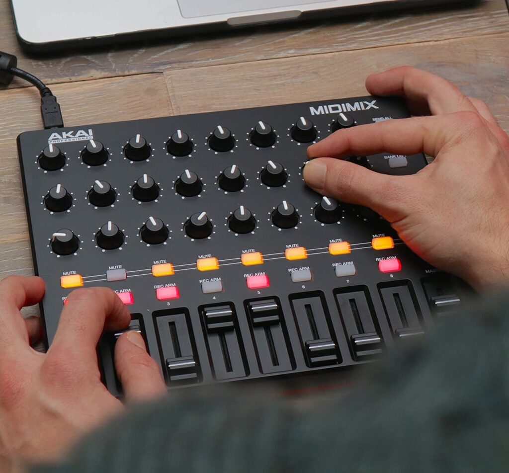 MIDIMIX – thiết bị làm nhạc dễ sử dụng nhất