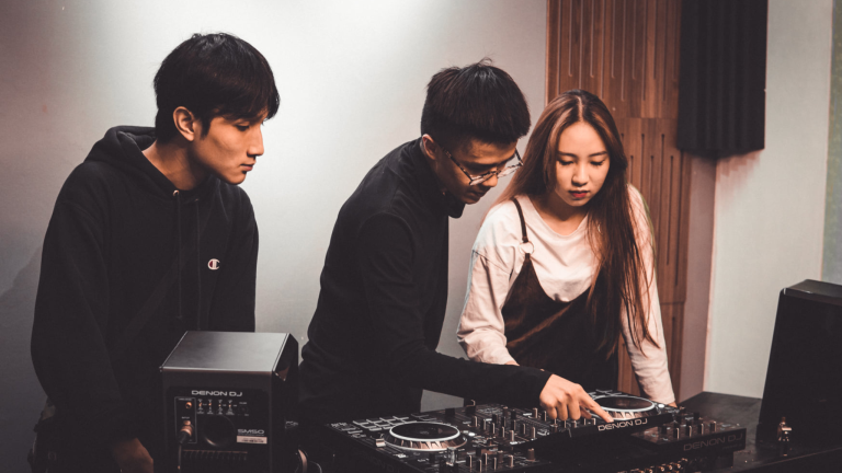 Khóa học DJ cơ bản tại HoangHieu DJ Academy
