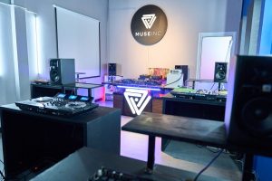 Bàn đánh DJ giá bao nhiêu