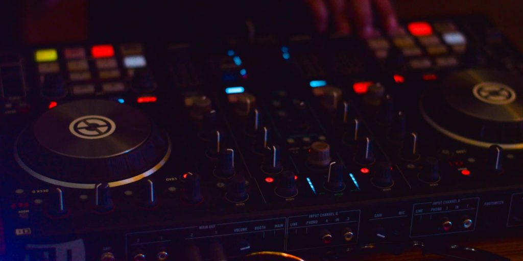 Bàn DJ cho Rekordbox