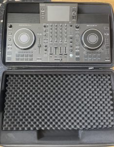 DENON DJ SC LIVE 4 – Thiết bị DJ sự kiện chuyên nghiệp độc lập 4 kênh với loa kiểm âm