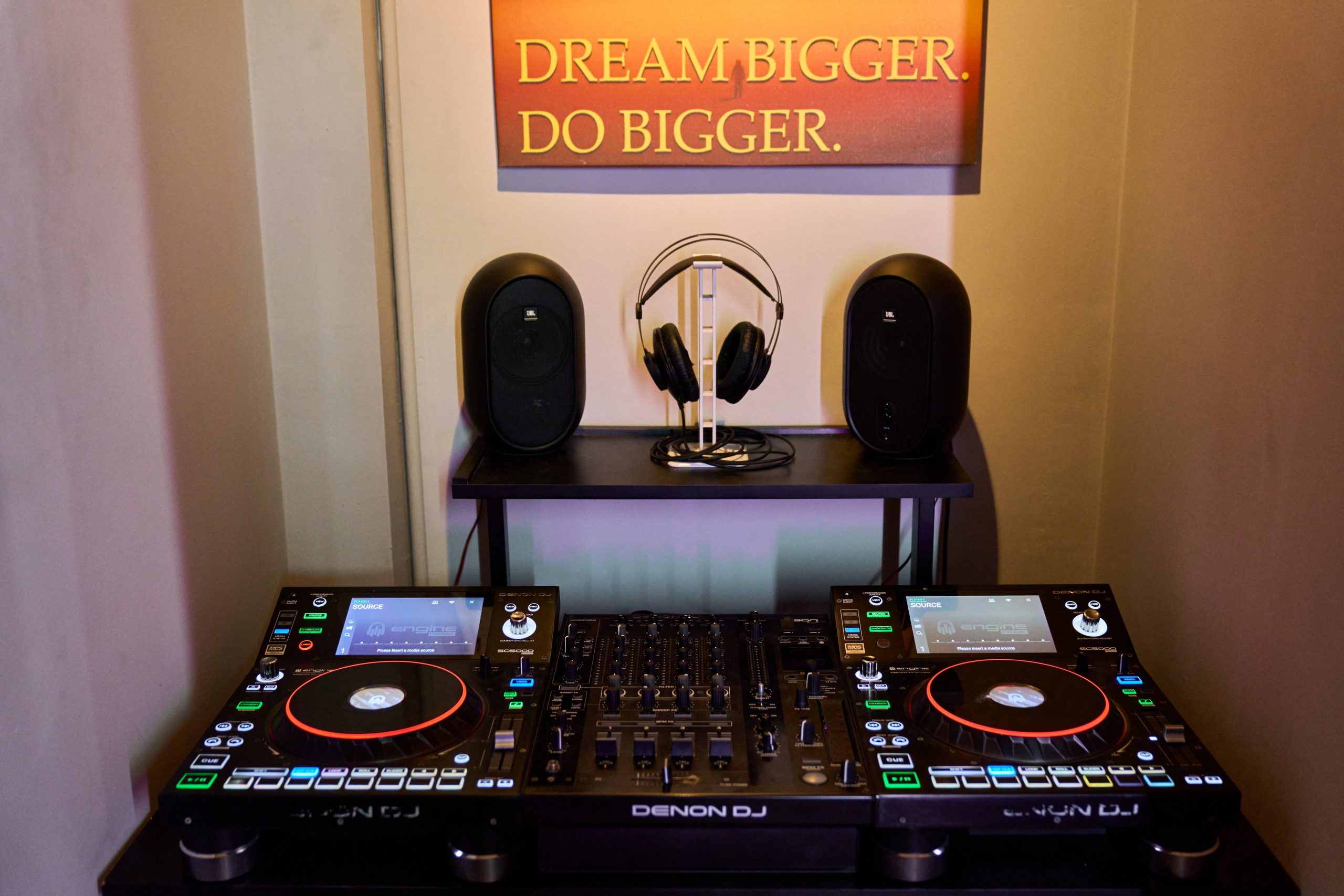 DJ phòng ngủ