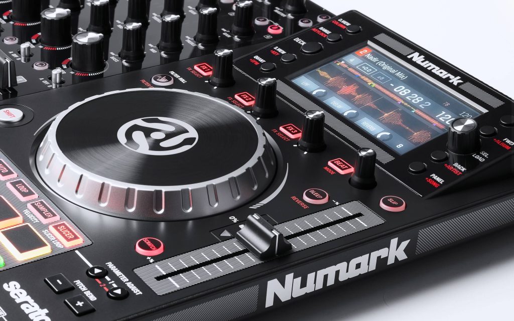 Những ưu điểm của bàn DJ Numark NV
