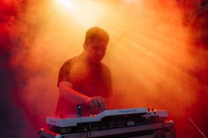 Thời gian để trở thành DJ chuyên nghiệp