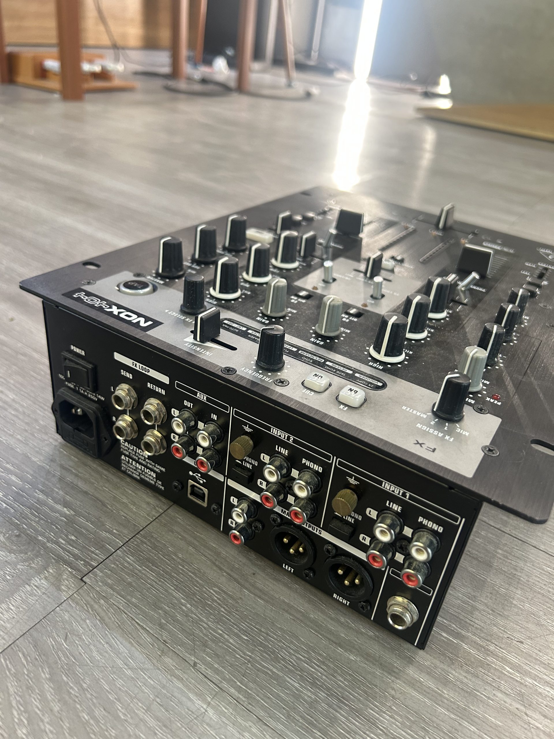 Mixer Behringer NOX404