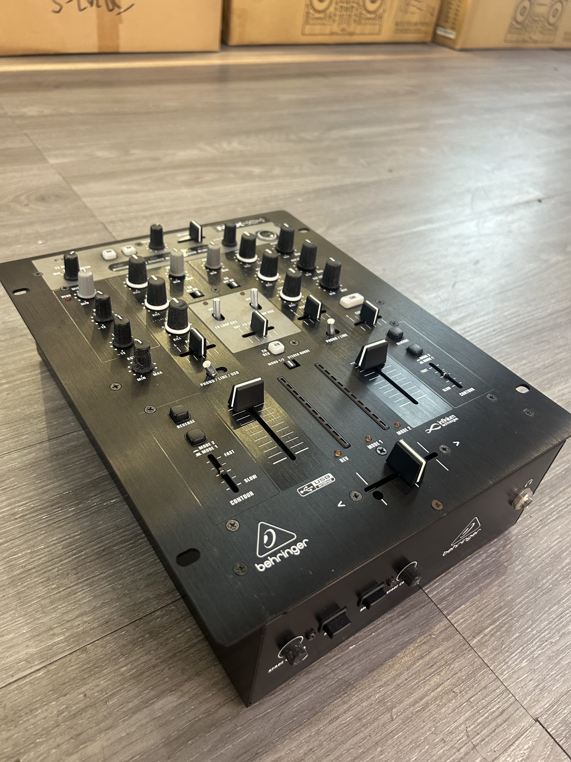 Mixer Behringer NOX404