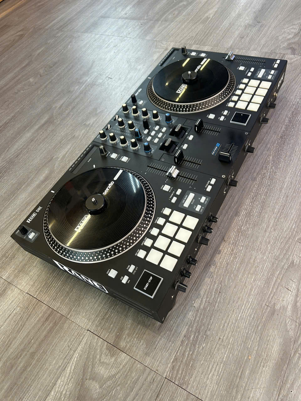 Bàn DJ Controller Rane One