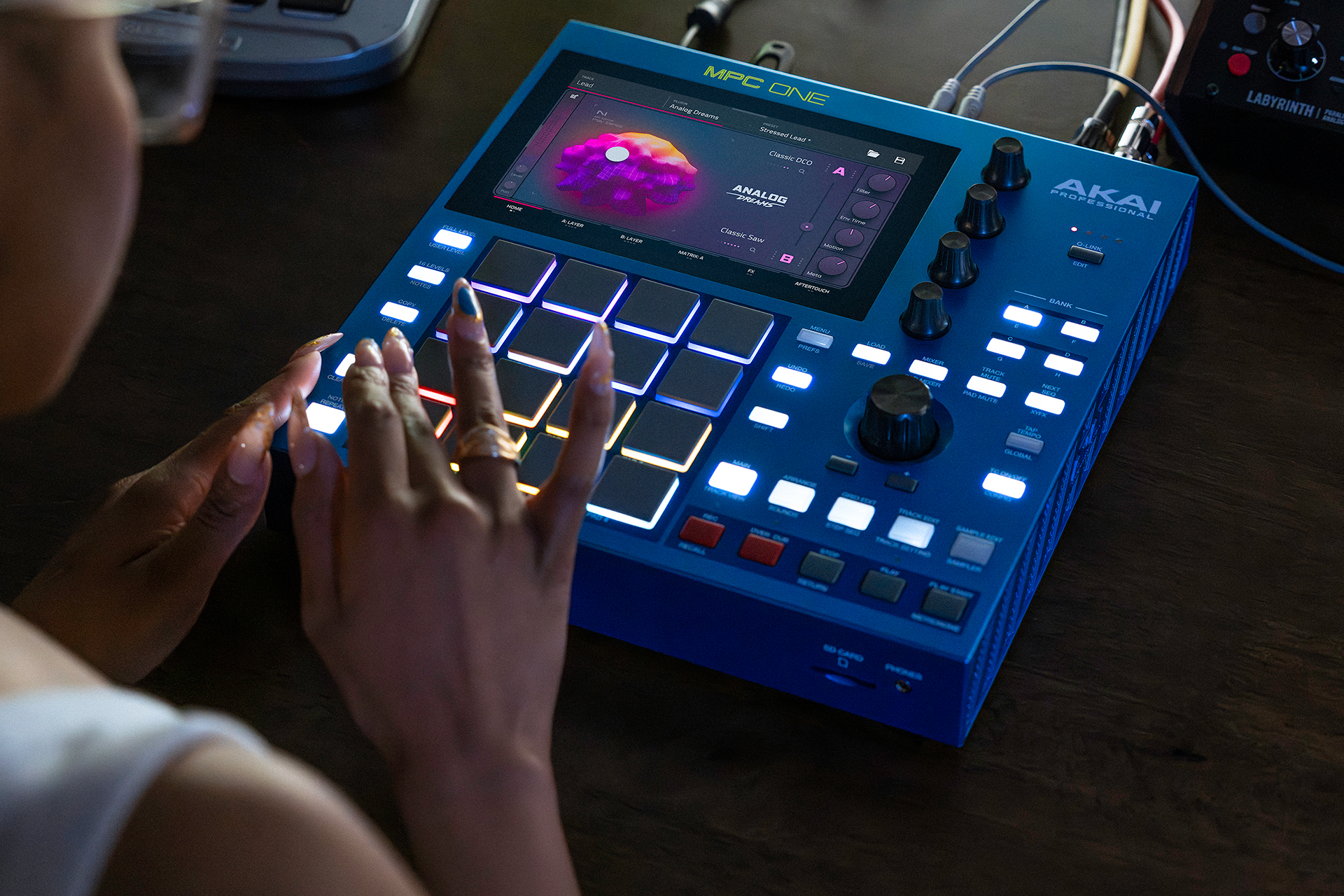 MPC ONE G2 LIFESTYLE DSC06248 WEB