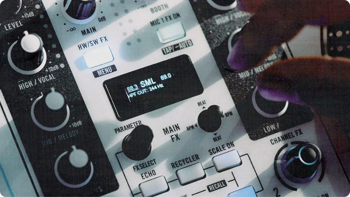 ban-dj-controller-rane-one-2