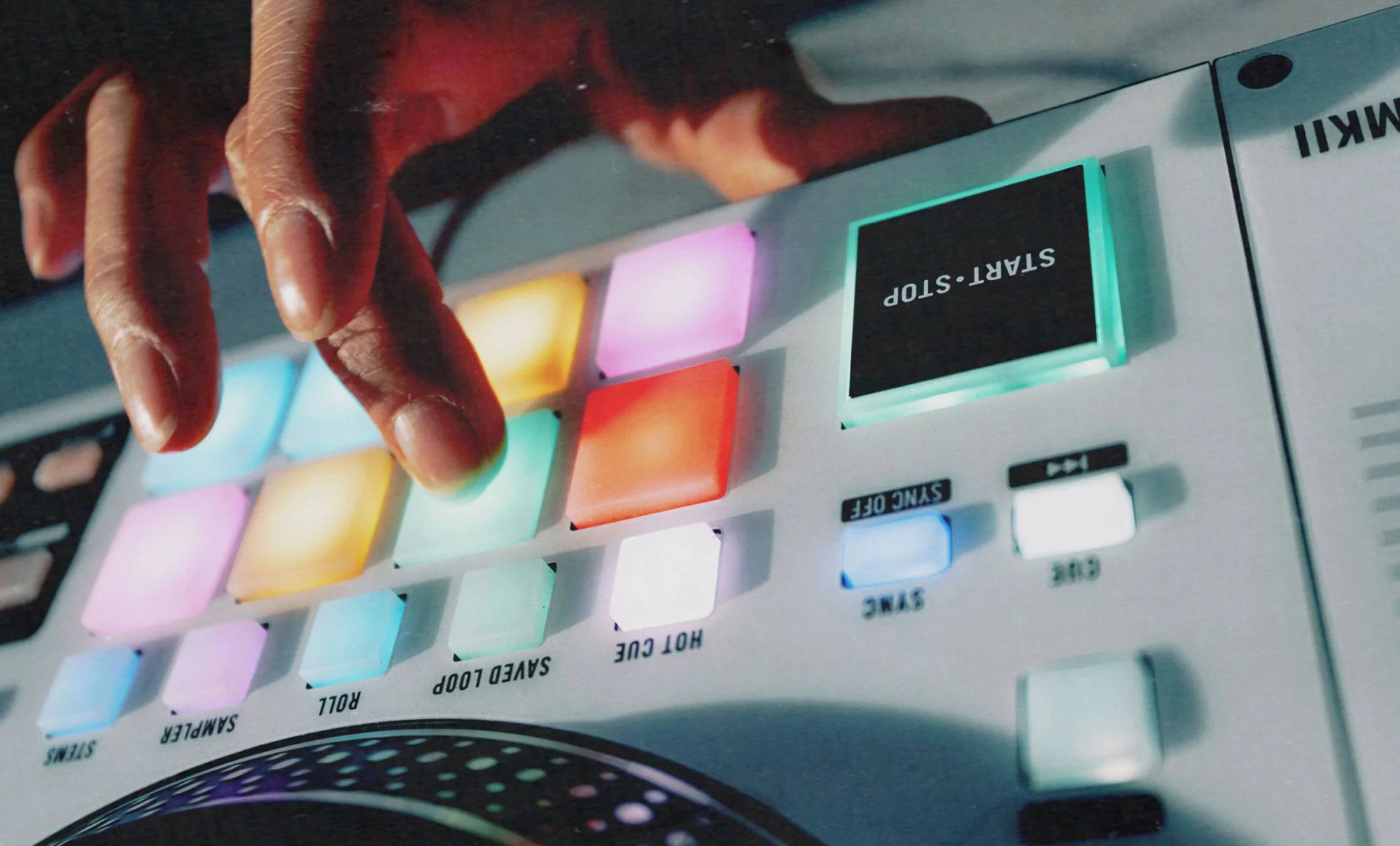 ban-dj-controller-rane-one-2