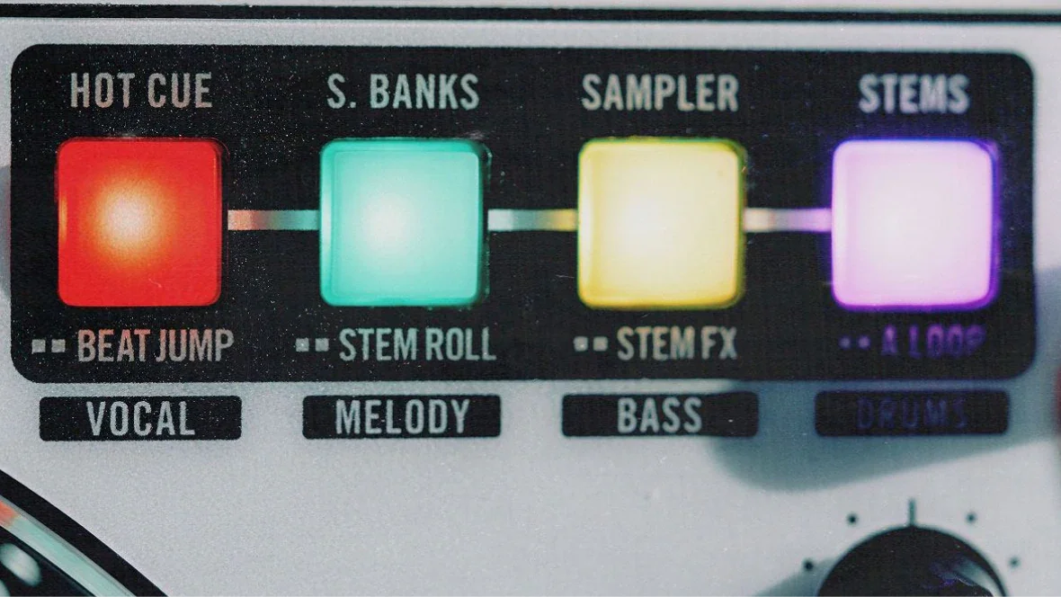 ban-dj-controller-rane-one-2
