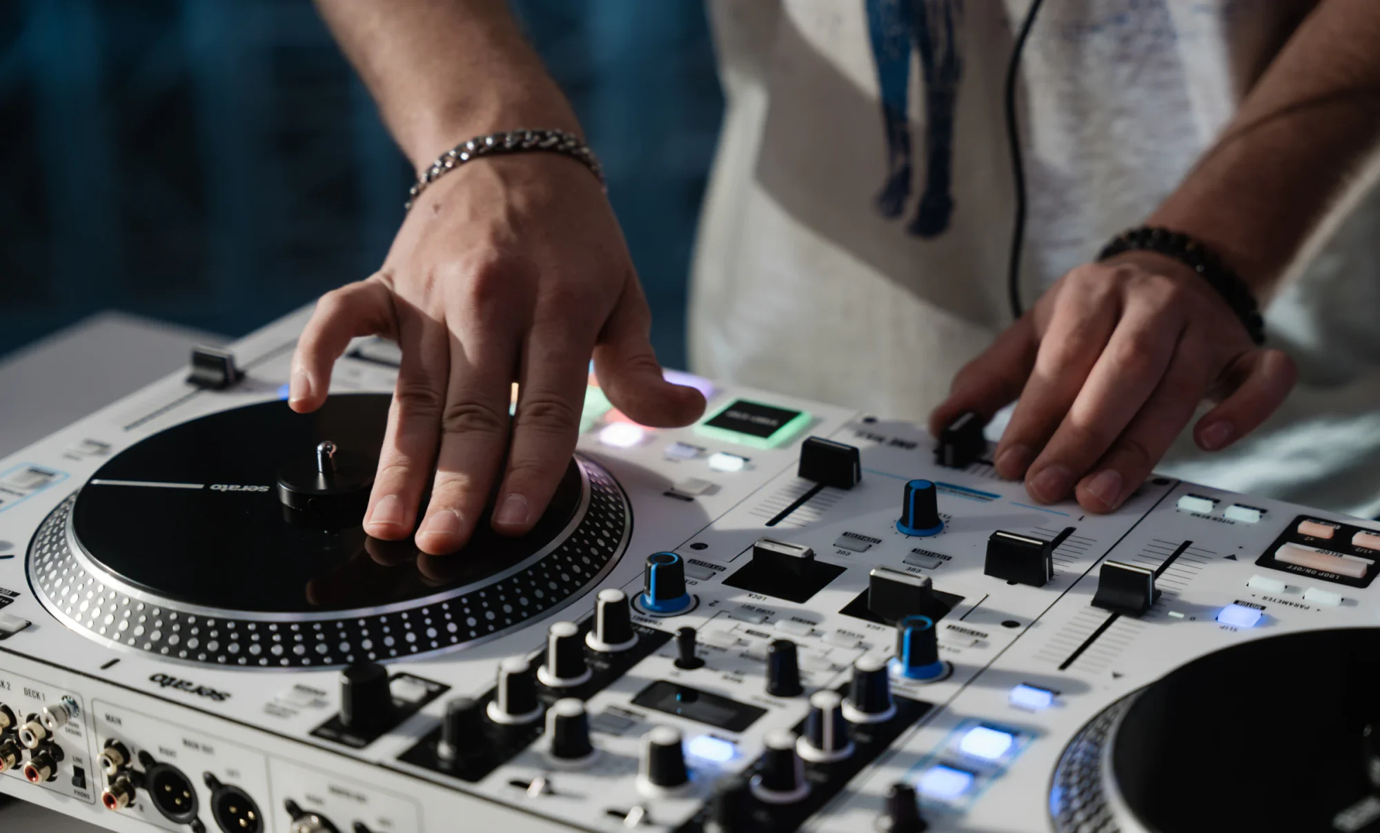 ban-dj-controller-rane-one-2