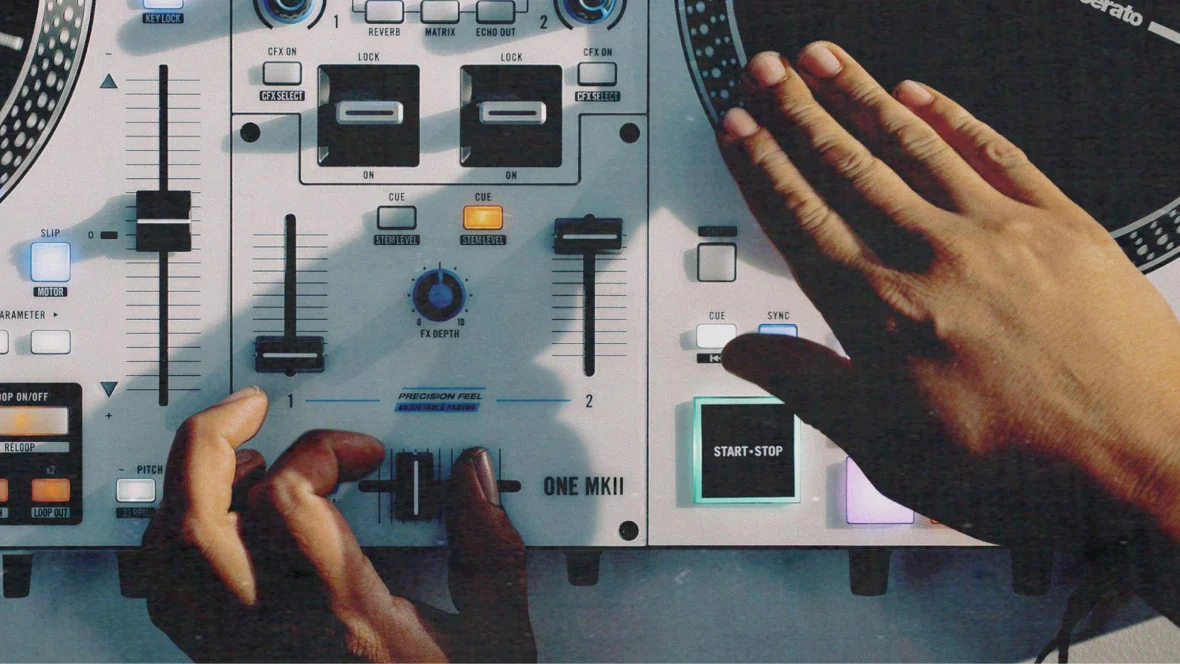 ban-dj-controller-rane-one-2