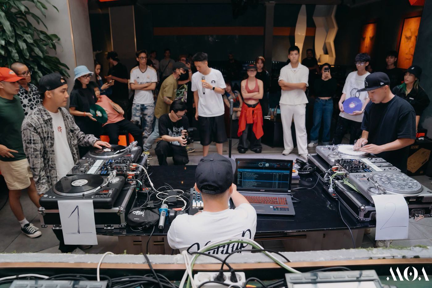 Thí sinh thi đấu scratch battle tại M.O.A