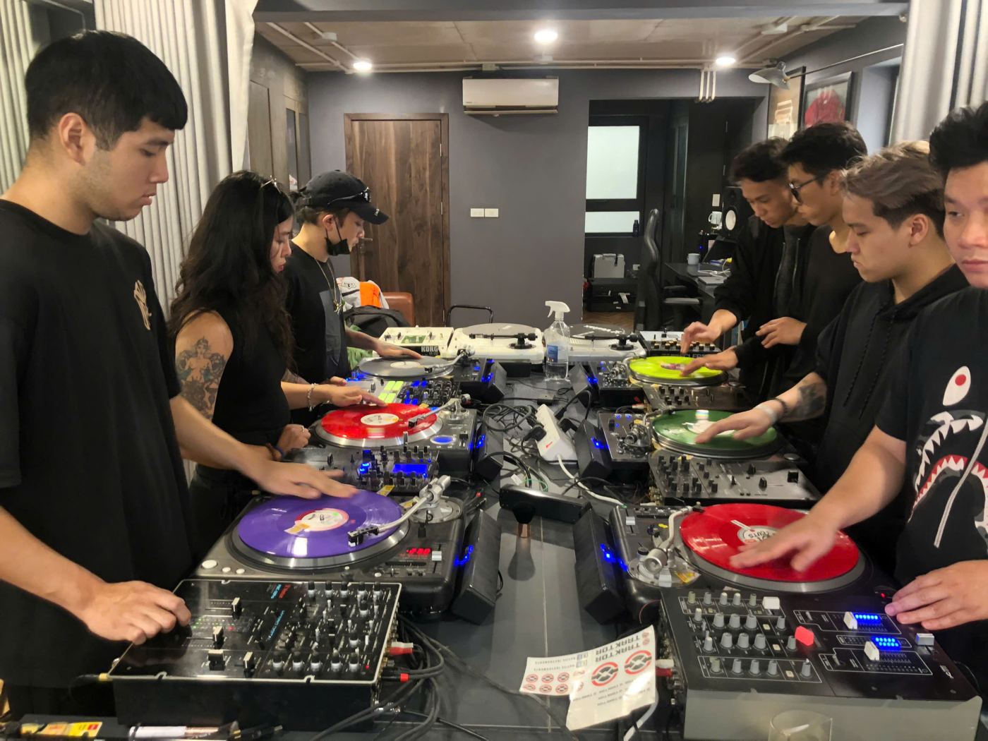 Học viên thực hành scratch cùng giảng viên