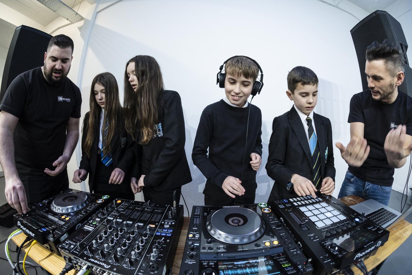 HoangHieu Academy – Khóa học DJ cho trẻ em