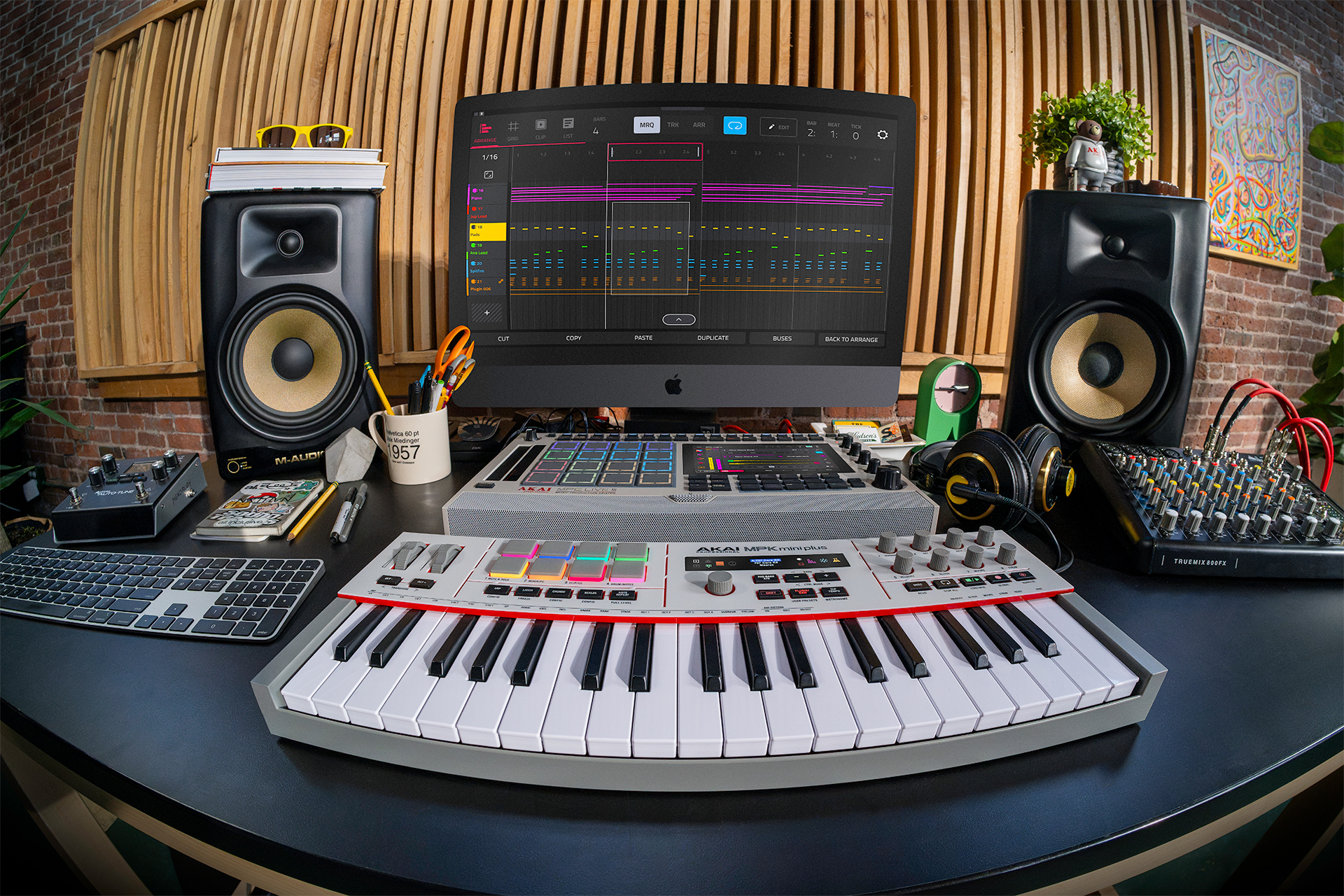 AKAI MPK MINI PLUS II LIFESTYLE DSC00723 WEB