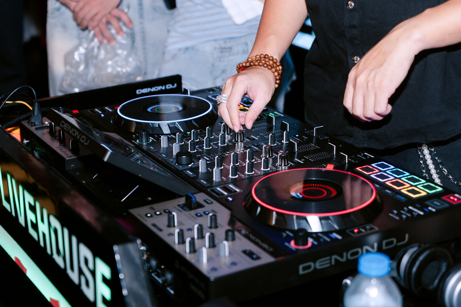 Khu vực mixer và hiệu ứng FX trên Denon DJ Prime 4 G2