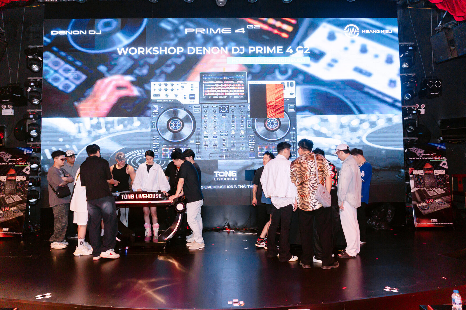 Phần trải nghiệm Denon DJ PRIME 4 G2 trên sân khấu Tòng Livehouse